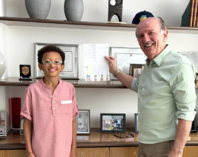 Beto Piteri recebe jovem empreendedor e se emociona com mensagem sobre educação