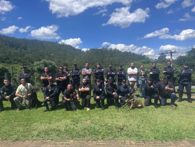 Cajamar recebe curso de operações com cães policiais